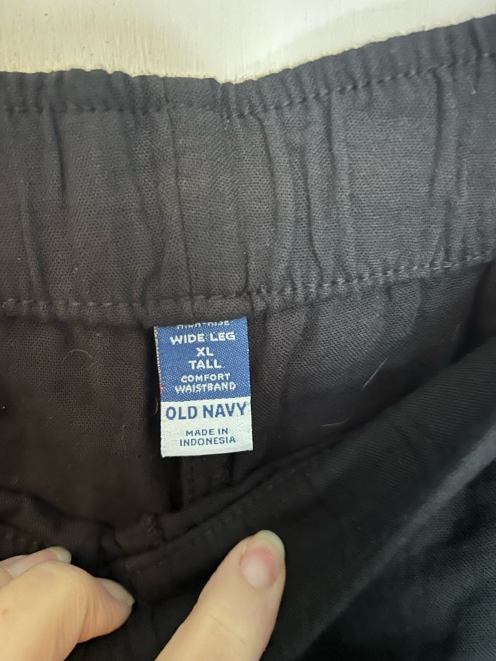 Old Navy Black Woman’s Relaxed-Fit Wide Leg Pants - Picture 4 of 9